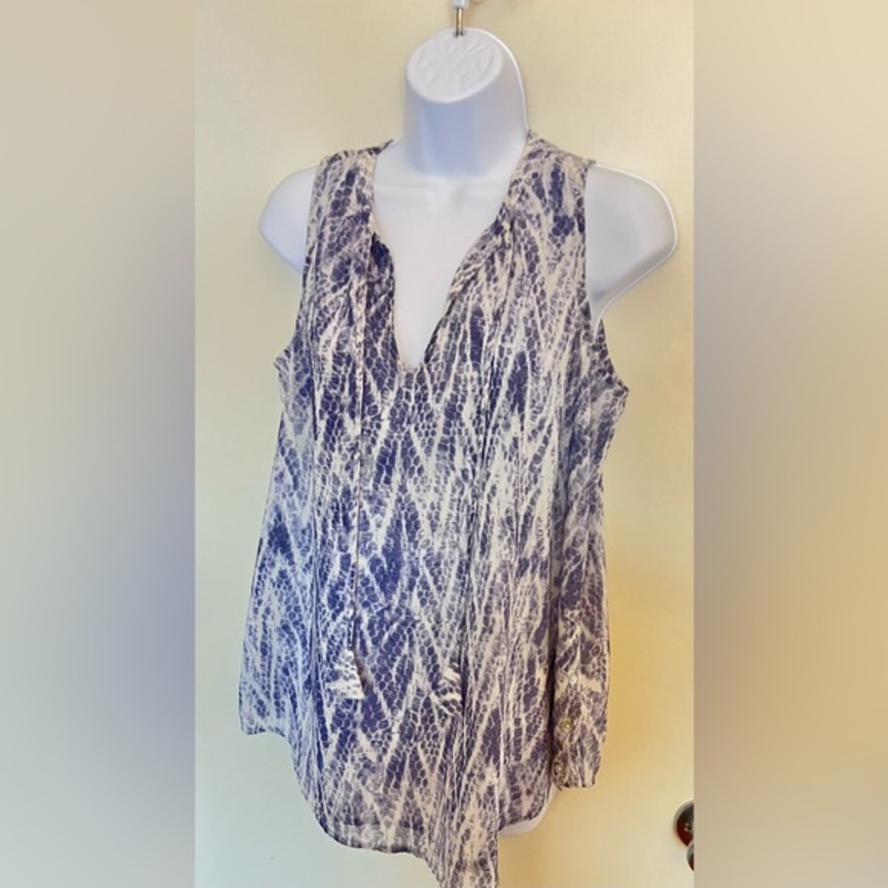 Lovestitch Evereve Blue and White Iris Snake Print Sleeveless Blouse Small